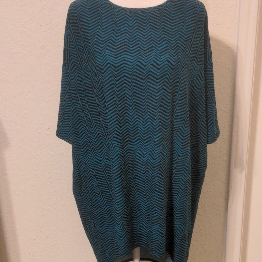 LuLaRoe Women's Green & Black Chevron Print Irma Shirt. Size XS
